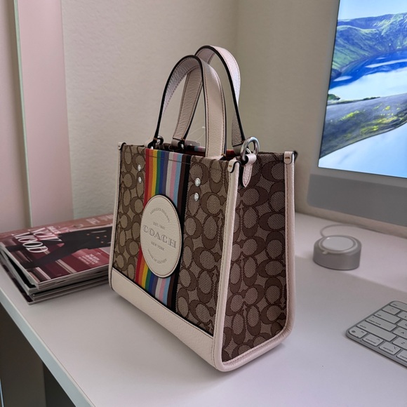 coach Dempsey Tote 22 In Signature Jacquard With Rainbow Stripe And Patch cj576 - Picture 4 of 8
